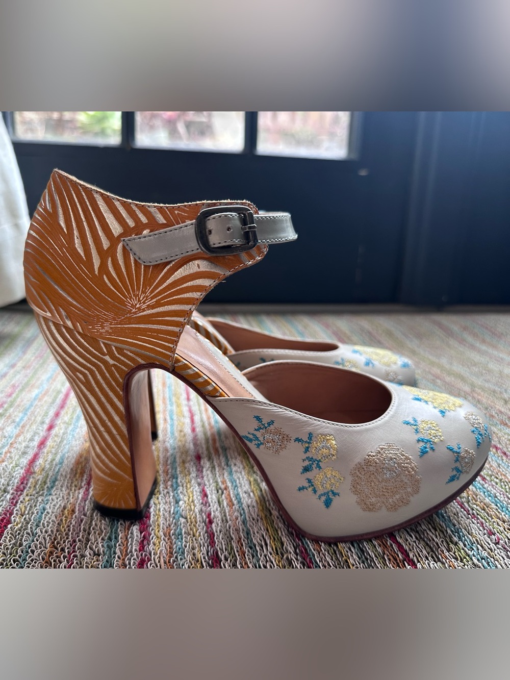 SOLD!! Fluevog NEARLY NEW W BOX Miracles Flora embroidered MJ platform heel-8 - Picture 3 of 16
